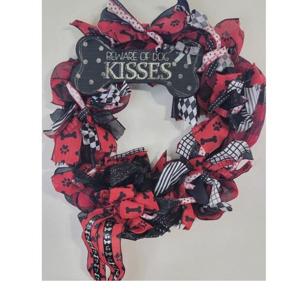 Decorative Wreath Dog Sayings "Beware Of Dog Kisses" Home Decor Farmhouse Wreath - Picture 1 of 6